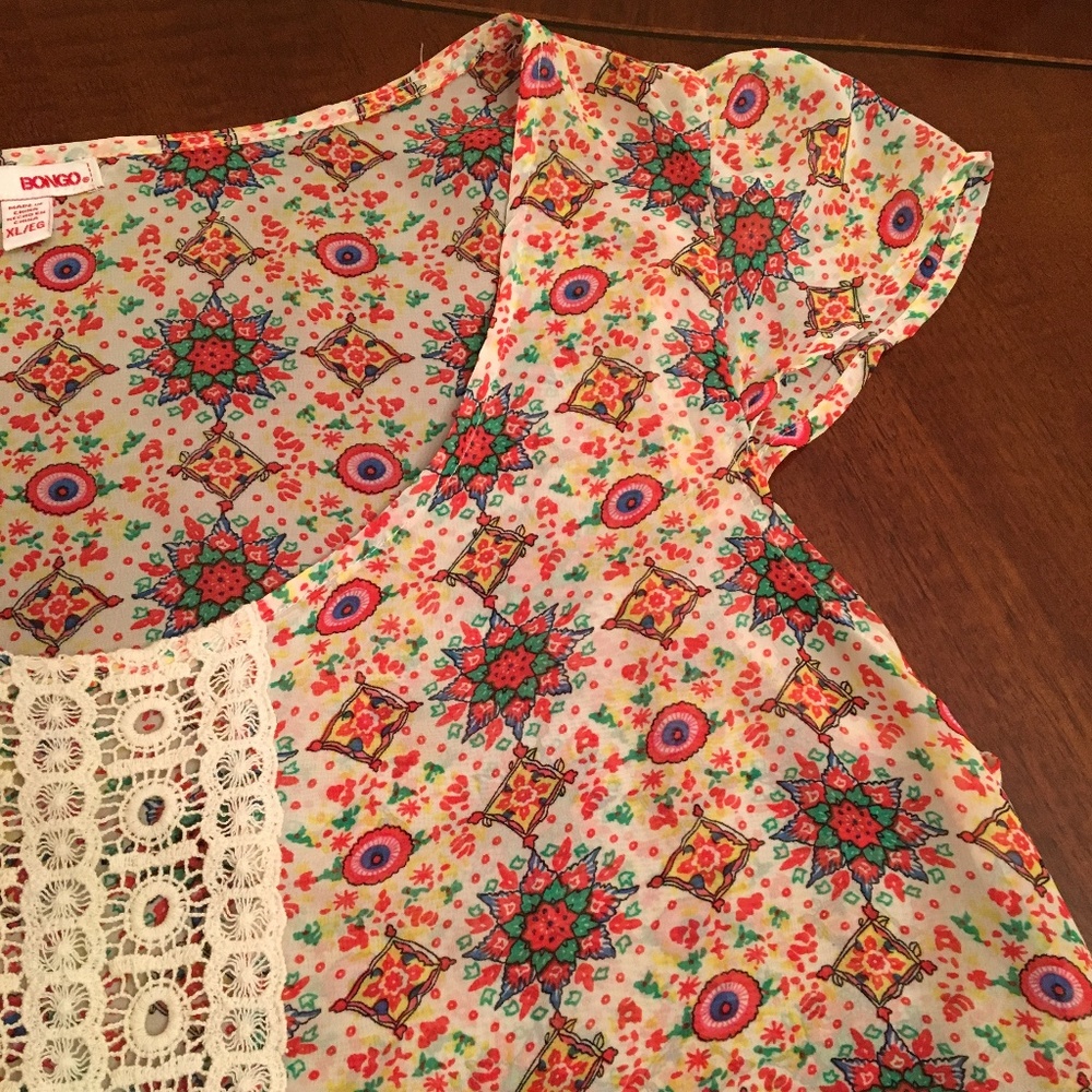 BONGO blouse with crotchet accent